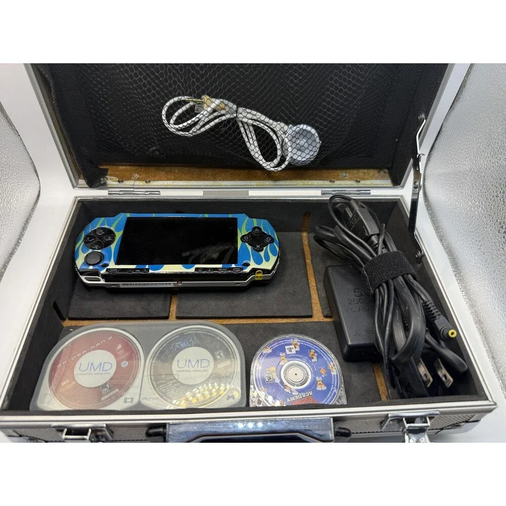 Sony PSP-1001B2 Handheld Star Wars Spider-Man 2 UMD Games Case Charger TESTED